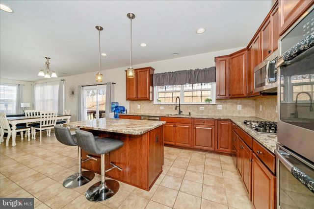 15845 EAGLE FEATHER DR, Woodbridge, VA 22191