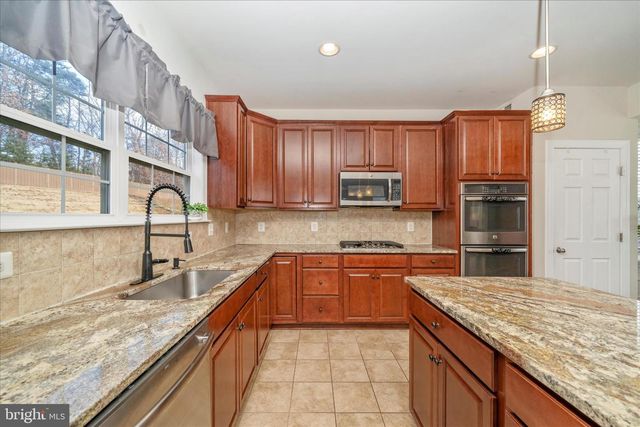 15845 EAGLE FEATHER DR, Woodbridge, VA 22191