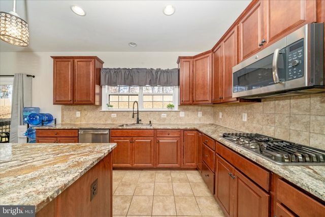 15845 EAGLE FEATHER DR, Woodbridge, VA 22191