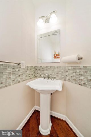 15845 EAGLE FEATHER DR, Woodbridge, VA 22191