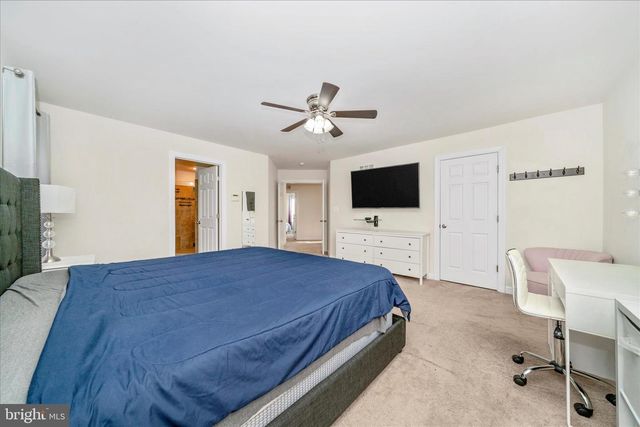 15845 EAGLE FEATHER DR, Woodbridge, VA 22191