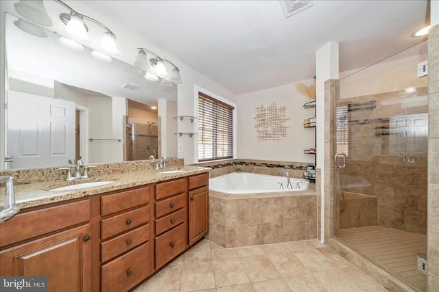 15845 EAGLE FEATHER DR, Woodbridge, VA 22191