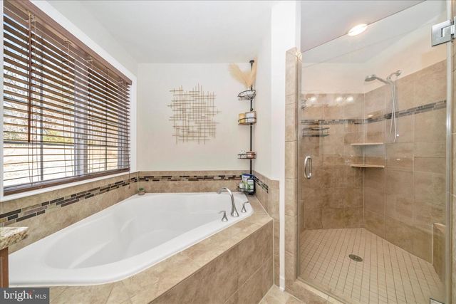 15845 EAGLE FEATHER DR, Woodbridge, VA 22191