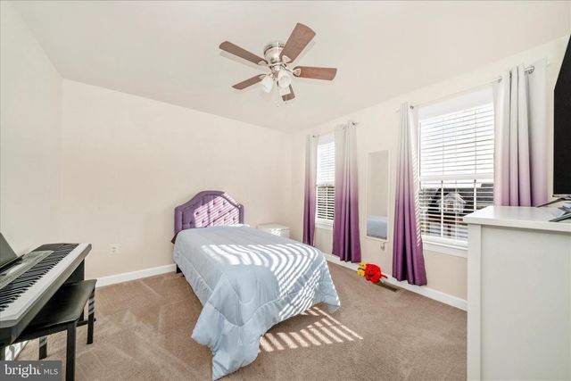 15845 EAGLE FEATHER DR, Woodbridge, VA 22191