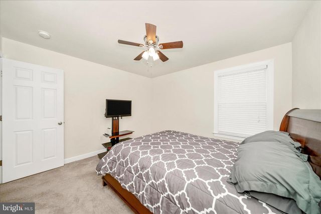 15845 EAGLE FEATHER DR, Woodbridge, VA 22191