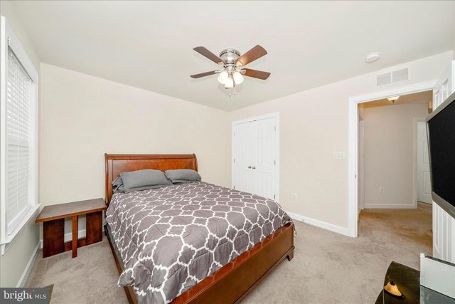 15845 EAGLE FEATHER DR, Woodbridge, VA 22191