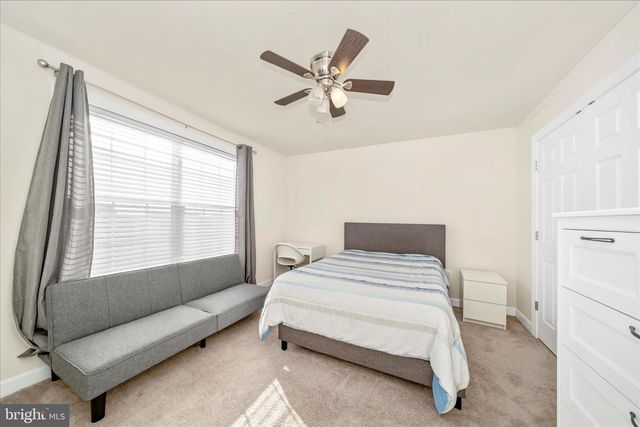 15845 EAGLE FEATHER DR, Woodbridge, VA 22191