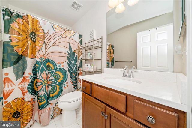 15845 EAGLE FEATHER DR, Woodbridge, VA 22191