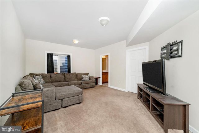 15845 EAGLE FEATHER DR, Woodbridge, VA 22191