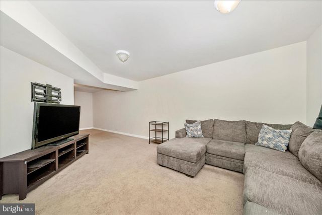 15845 EAGLE FEATHER DR, Woodbridge, VA 22191