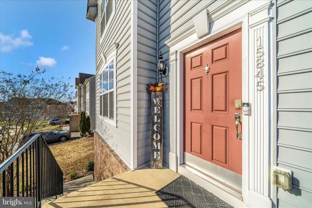 15845 EAGLE FEATHER DR, Woodbridge, VA 22191