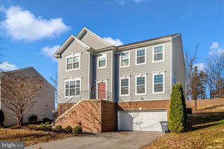 15845 EAGLE FEATHER DR, Woodbridge, VA 22191