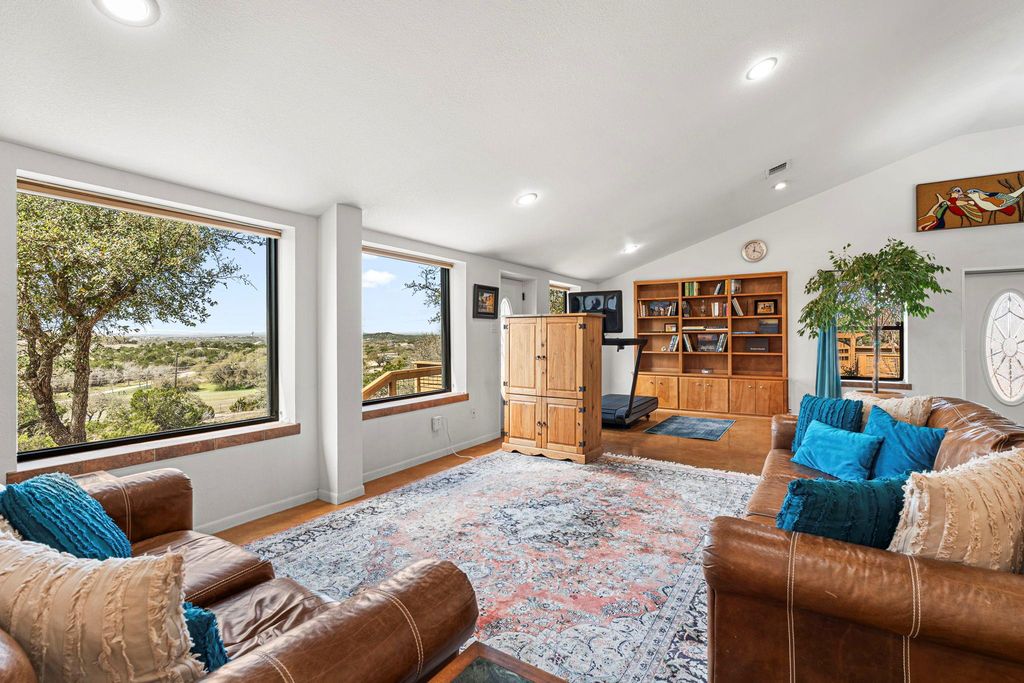501 Hays Country Acres RD, Dripping Springs, TX 78620