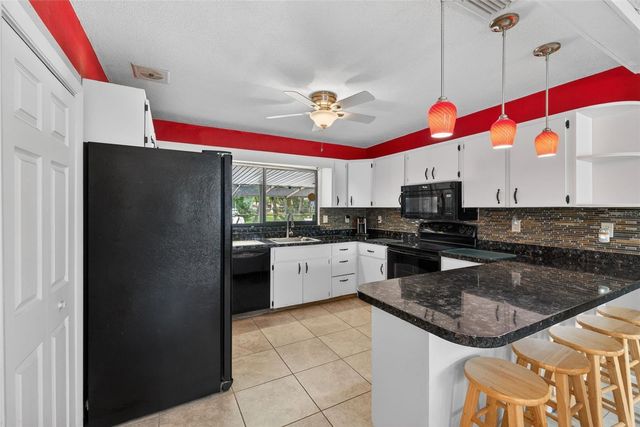 370 E COLUMBIA STREET, Lake Alfred, FL 33850