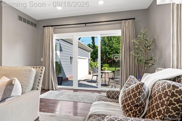 2501 Dorchester Road, Birmingham, MI 48009