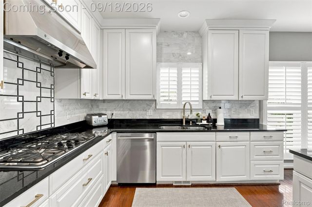 2501 Dorchester Road, Birmingham, MI 48009