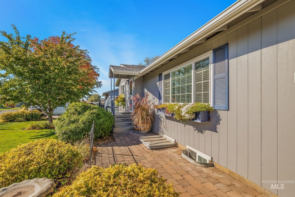 1039 Hemlock Dr, Lewiston, ID 83501 photo 2