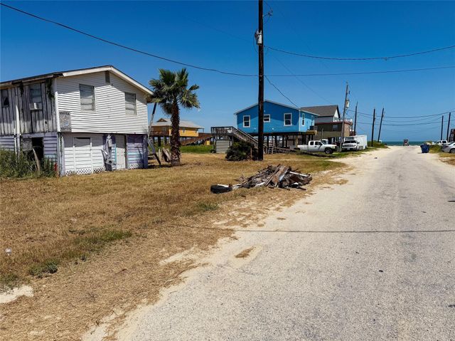 134 Yucca Avenue, Surfside Beach, TX 77541