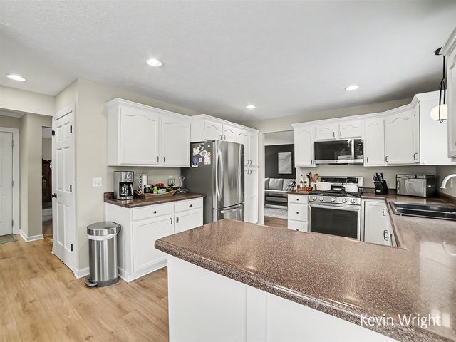 1041 Bear Lake Road, Muskegon, MI 49445