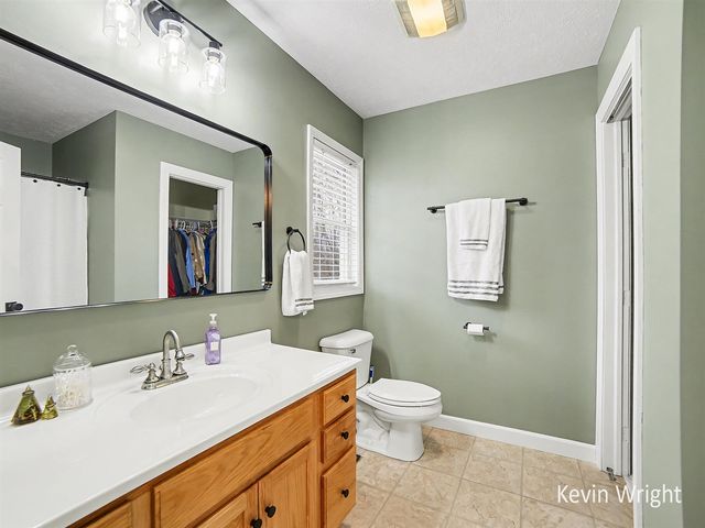 1041 Bear Lake Road, Muskegon, MI 49445