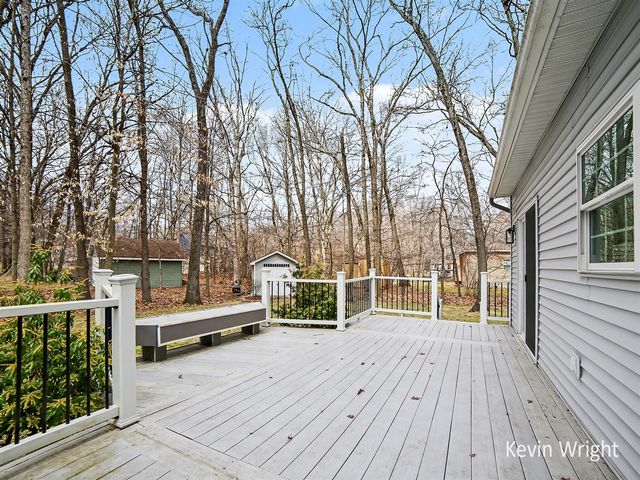 1041 Bear Lake Road, Muskegon, MI 49445