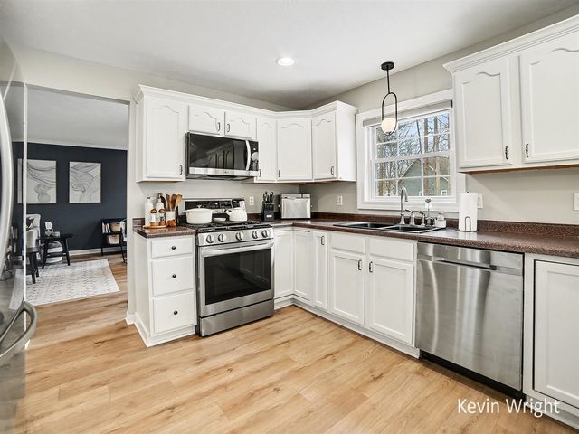 1041 Bear Lake Road, Muskegon, MI 49445