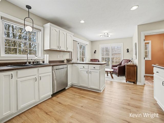 1041 Bear Lake Road, Muskegon, MI 49445