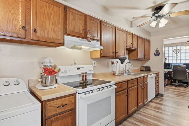 37 Greenwood Ter 37, Chicopee, MA 01022