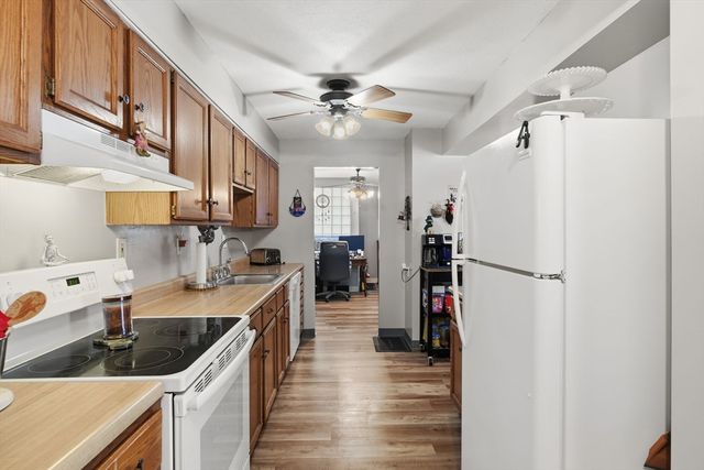 37 Greenwood Ter 37, Chicopee, MA 01022