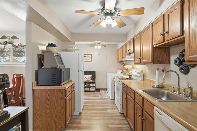 37 Greenwood Ter 37, Chicopee, MA 01022