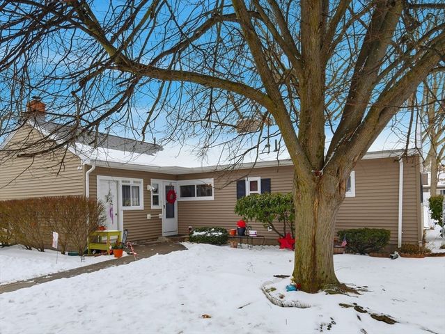 37 Greenwood Ter 37, Chicopee, MA 01022