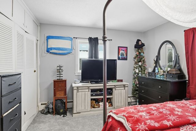 37 Greenwood Ter 37, Chicopee, MA 01022