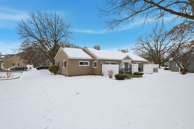 37 Greenwood Ter 37, Chicopee, MA 01022