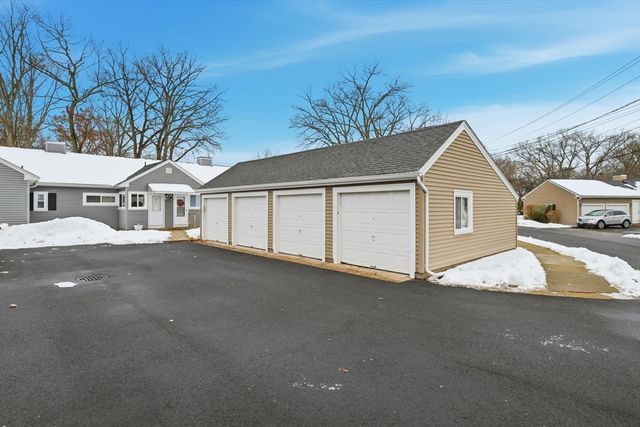 37 Greenwood Ter 37, Chicopee, MA 01022