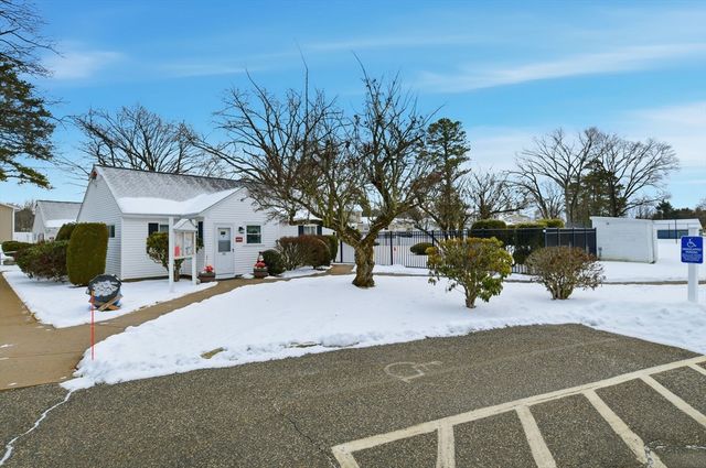 37 Greenwood Ter 37, Chicopee, MA 01022