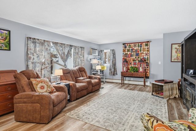 37 Greenwood Ter 37, Chicopee, MA 01022