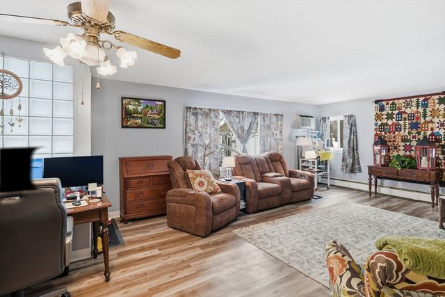 37 Greenwood Ter 37, Chicopee, MA 01022