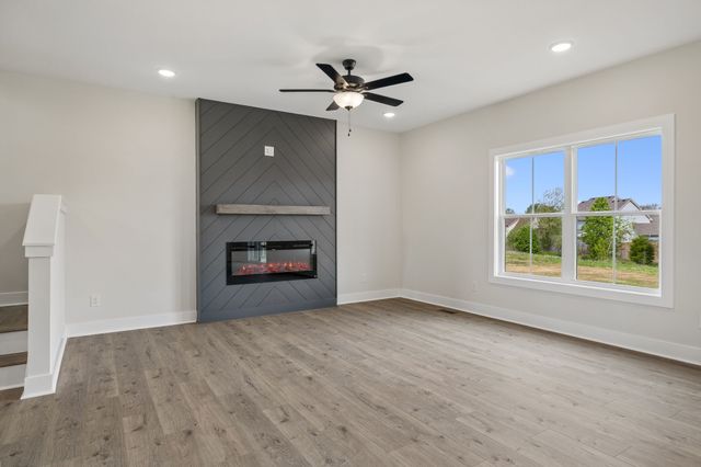 1800 Arrowhead Ct, Clarksville, TN 37042