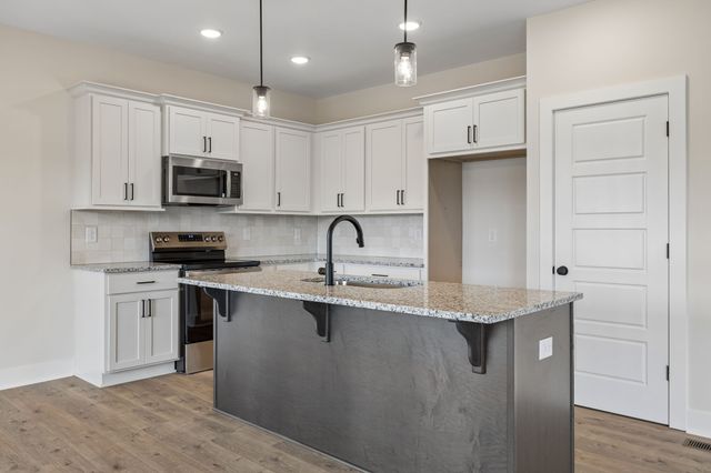 1800 Arrowhead Ct, Clarksville, TN 37042