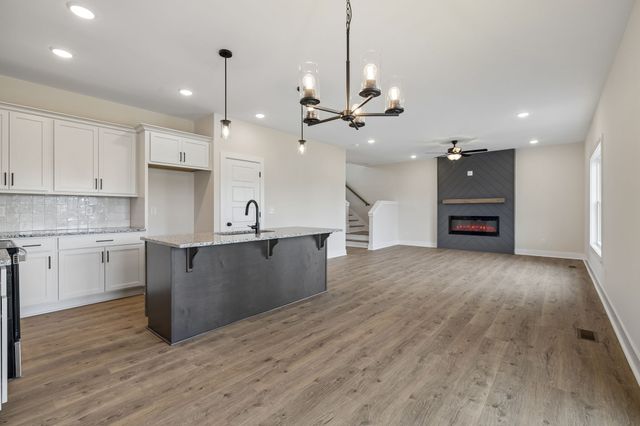 1800 Arrowhead Ct, Clarksville, TN 37042