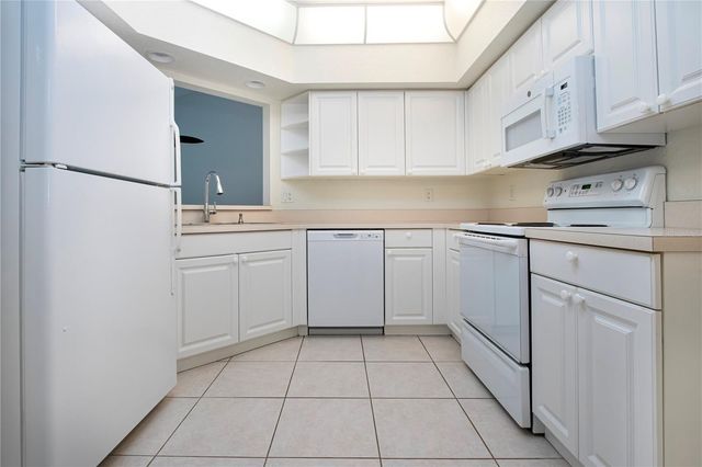 7043 STRAND CIRCLE 102, Bradenton, FL 34203