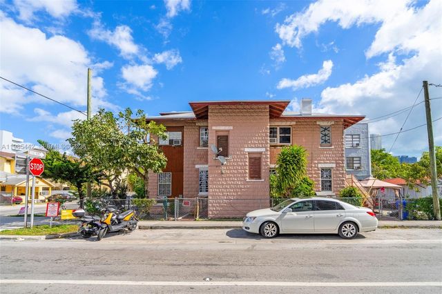 676 SW 1st St, Miami, FL 33130