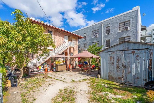 676 SW 1st St, Miami, FL 33130