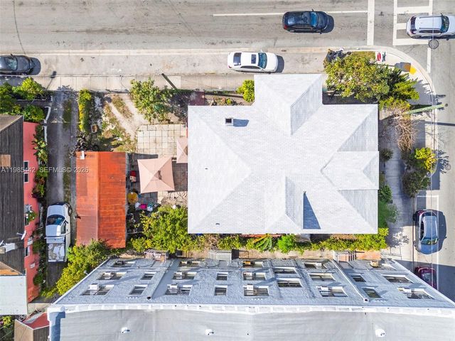 676 SW 1st St, Miami, FL 33130