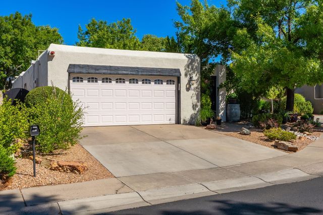9651 Village Green Drive NE, Albuquerque, NM 87111