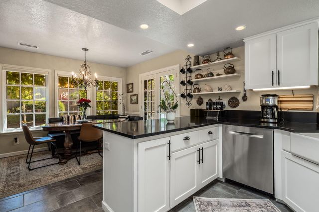 9651 Village Green Drive NE, Albuquerque, NM 87111