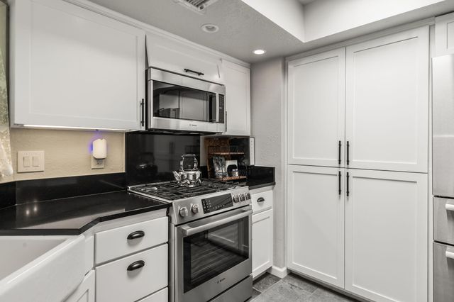 9651 Village Green Drive NE, Albuquerque, NM 87111