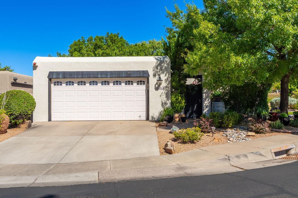 9651 Village Green Drive NE, Albuquerque, NM 87111
