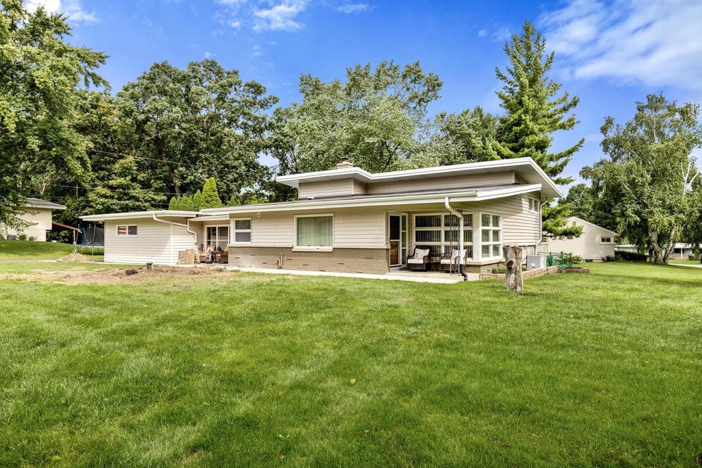 11310 Haleco LANE, Hales Corners, WI 53130