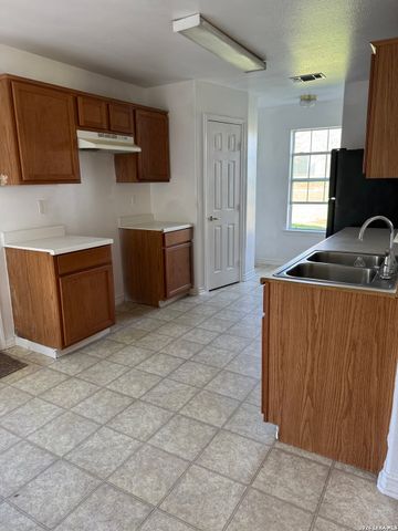 112 San Antonio Street, Runge, TX 78151